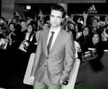 Robert Pattinson фотография #4 (источник - https://vk.com/id136880235)