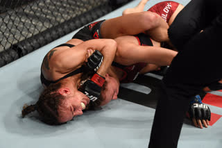 Антонина Шевченко задушила соперницу на UFC Ньюарк