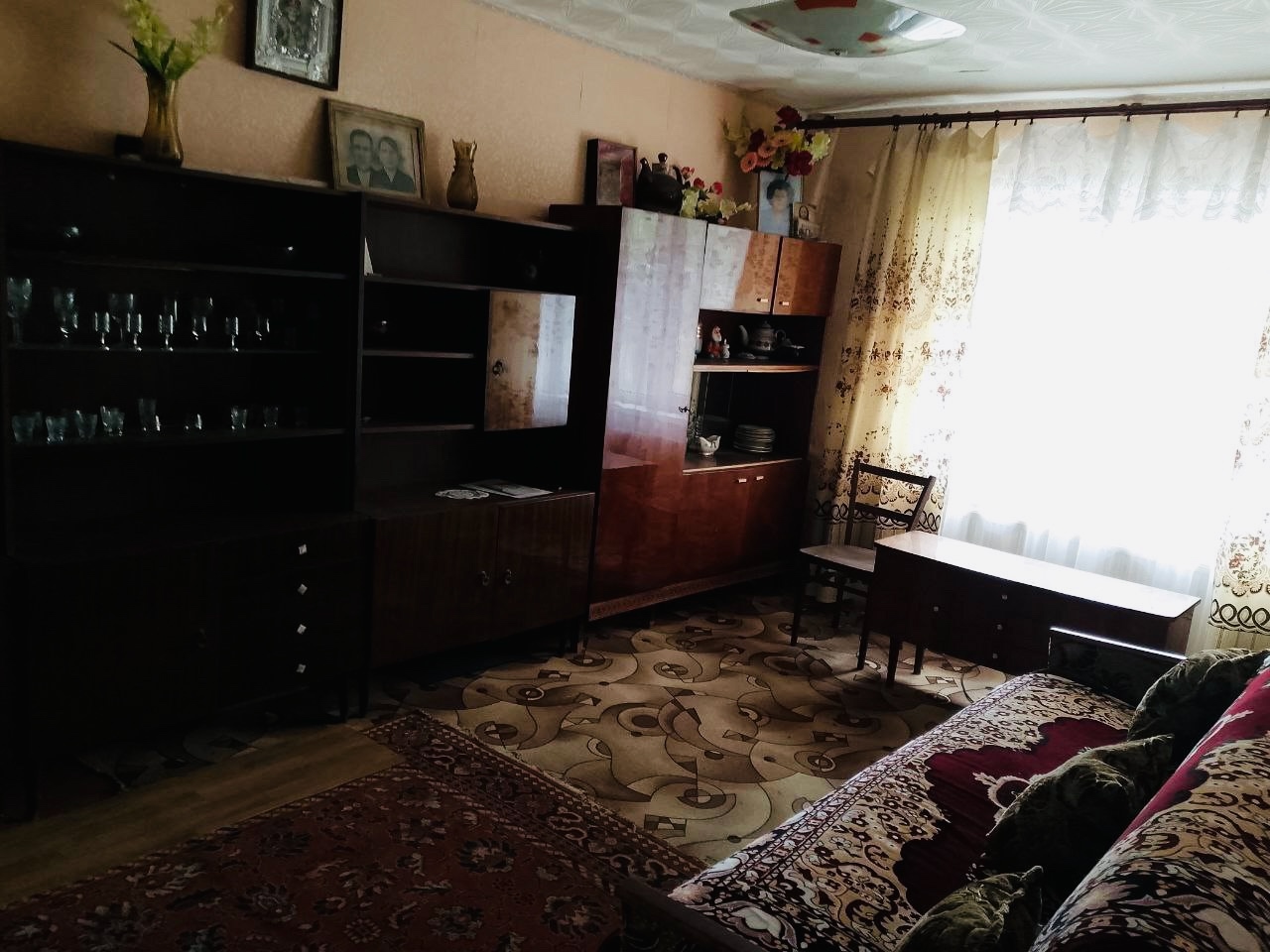 Объект 1121 Продаётся 2к квартира в г. Перевальск по ул. Минская 1/5 этаж Автономное отопление. Пластиковые окна. Комнаты проходные. Туалет с ванной раздельные. Документы РФ. Цена - 1 300 000 руб. ЗВОНИТЕ: +7 959 131 77 52 +7 959 020 15 93 ...