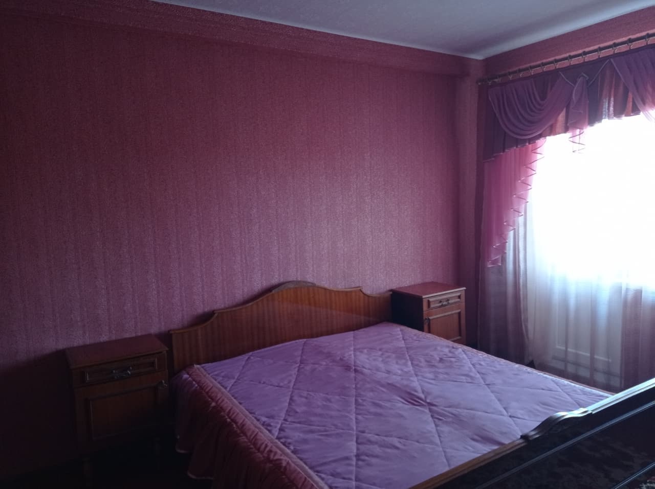 Продается 3-х комнатная квартира, на ул. В. Пахоли 1А. 5 этаж, 2 застекленных балкона, пластиковые окна во всей квартире, газовое отопление. Есть бойлер, бак для воды на 700 литров. 29 школа сразу за домом, автобусная остановка в шаговой доступности. Цена договорная. Звоните по номеру +7 959 565 67 26...