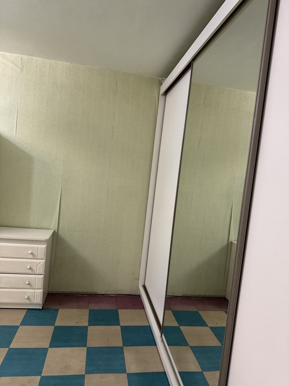 Сдается 1-к квартира, район маг. Атланта, по ул. Ленина. 8 этаж, лифт работает. В наличии мебель и техника, интернет. Долгосрочная аренда. Без животных. Цена 15000 руб+к/у (ежемесячно) Залог+ агентские. +79591108151 тг...
