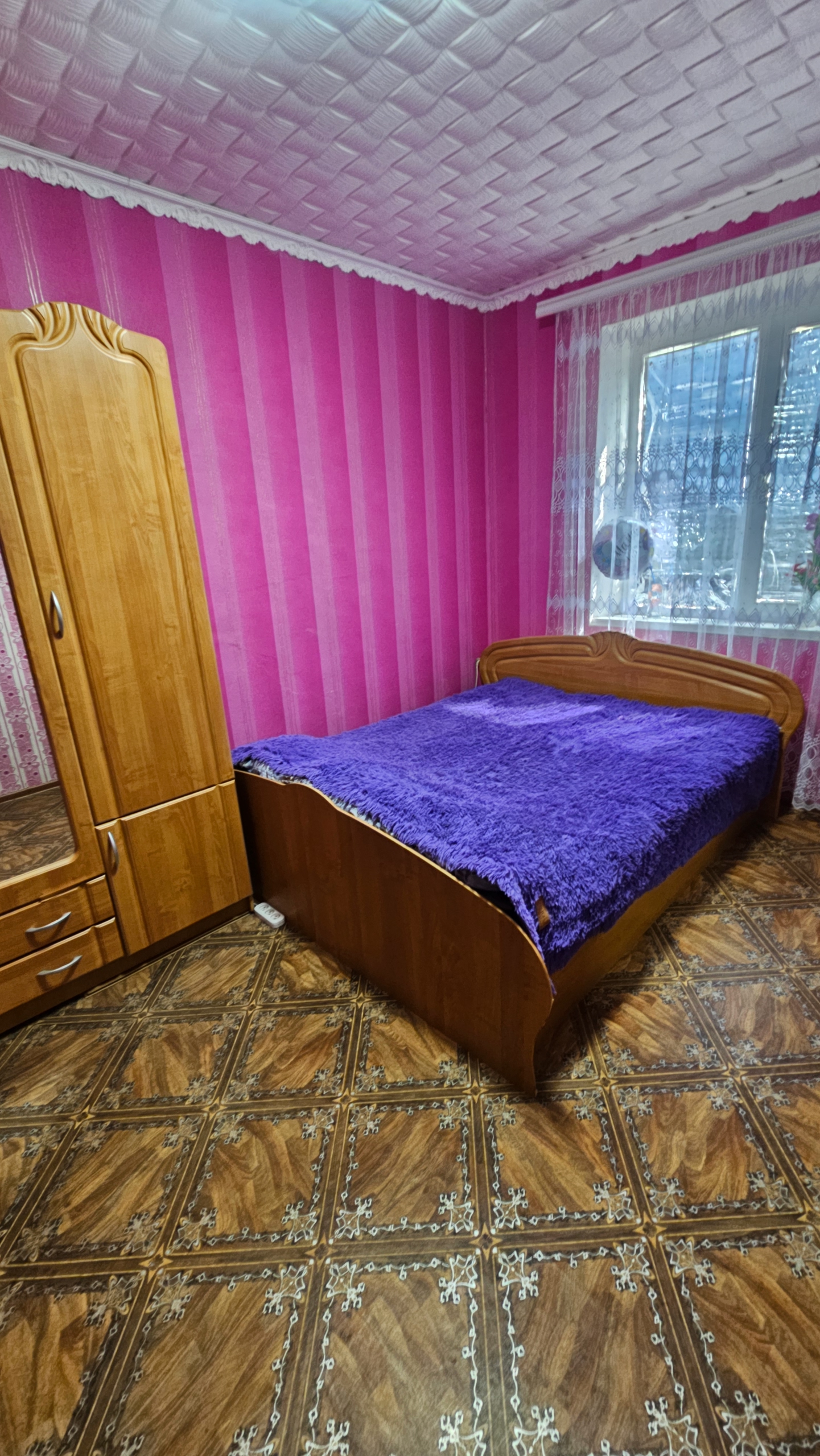 🏢Продаются две раздельные двухкомнатные квартиры, г.Червонопартизанск, квартал Ворошилова, расположены на одной лестничной площадке. 6-й этаж. 📐⚒Общая площадь =104,4 м2. Натяжной потолок, ламинат, точечное освещение. Все окна металлопластиковые. Входные двери поменяны. Газ, индивидуальное отопление в одной кв...