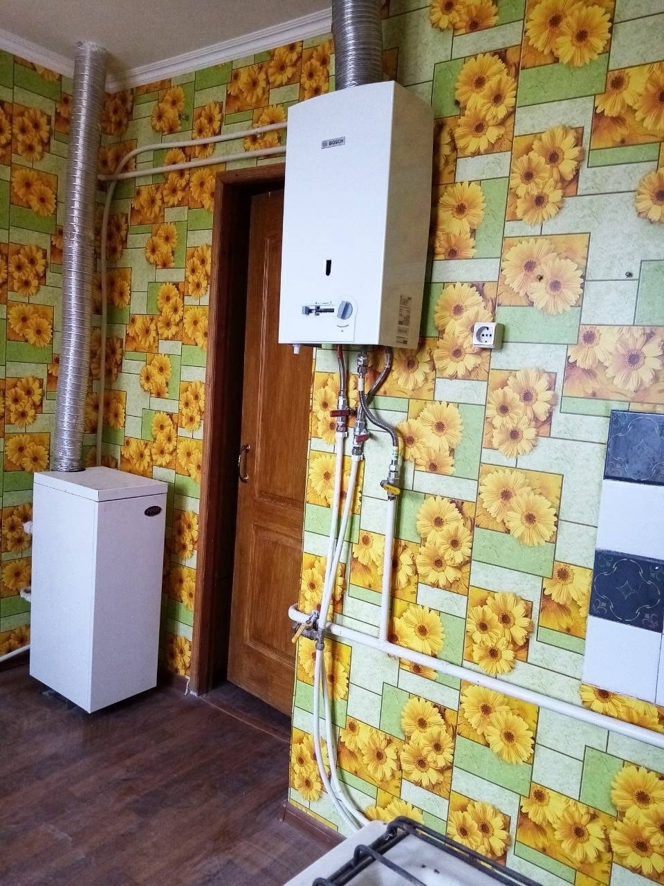 Продам 1к квартиру, пгт Юбилейное, Артёмовский р-н, 5/5 эт. ✅ Общая площадь: 36,7м2. Жилая площадь - 17,0м2. Кухня: 7,3 кв.м. ✅Автономное отопление, напольный котёл и отдельно газовая колонка, все разрешения и регистрация есть. ✅Квартира светлая и тёплая. Хорошее, жилое состояние. Металлопластиковые окна, кач...