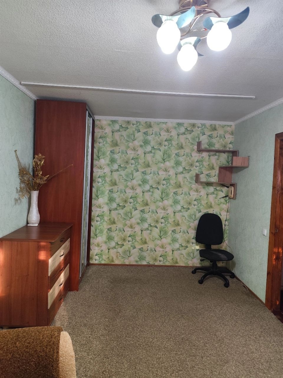 🏠 Продаётся 1-комнатная квартира в Луганске! 🔹 Адрес: Луганск, Артёмовский район, кв. Гаевого. 💫О квартире Тип: 1-комнатная, не угловая Площадь: 31.7 кв.м Окна: Металлопластиковые — отличная звуко- и теплоизоляция Состояние: Продаётся с мебелью и бытовой техникой, готова к немедленному заселению Преимущества ...